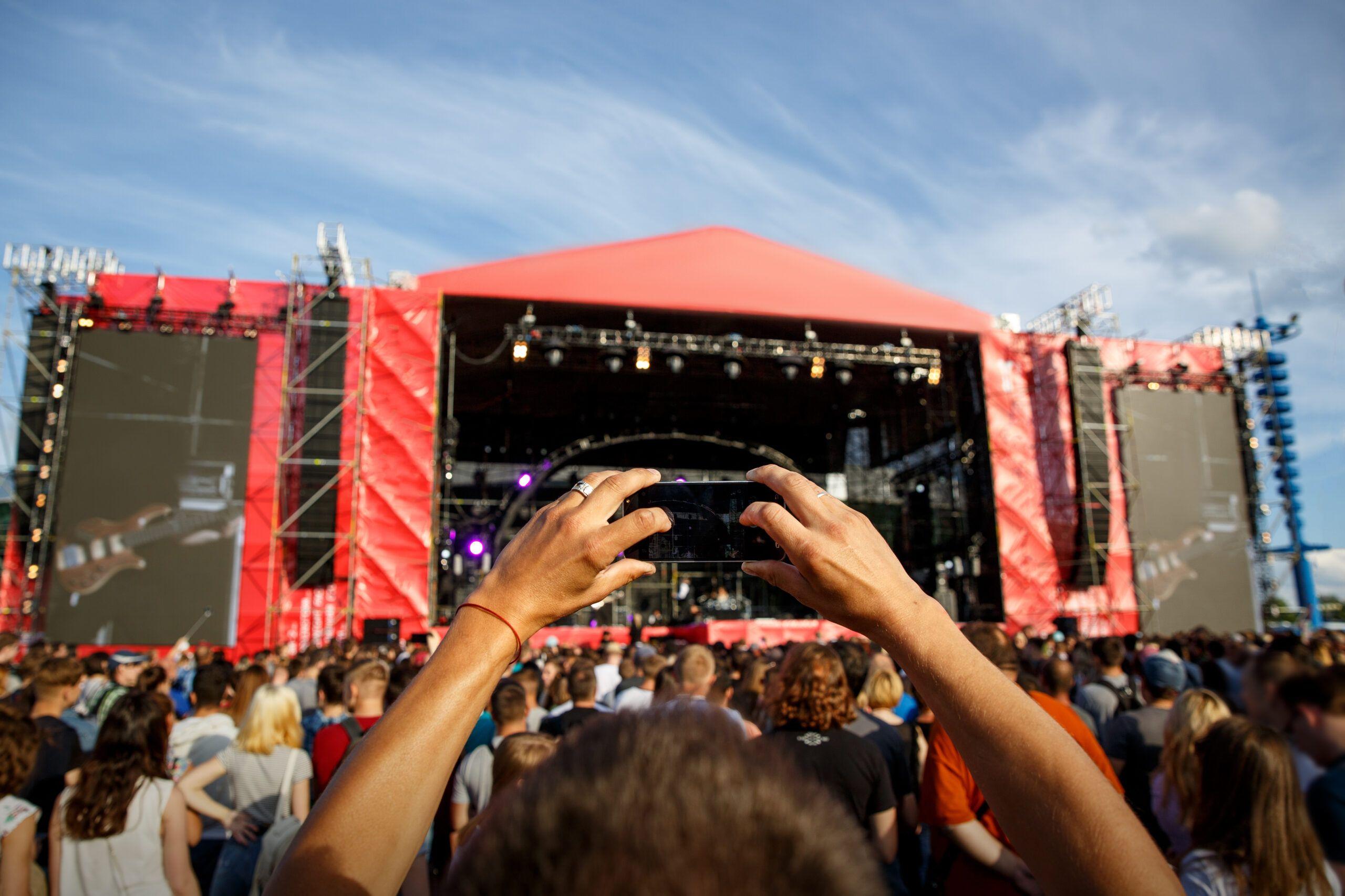 Escenario en festival de música